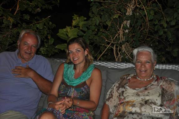 A Ana com os padrinhos do Rodrigo no hotel em Fortim, no litoral do Ceará